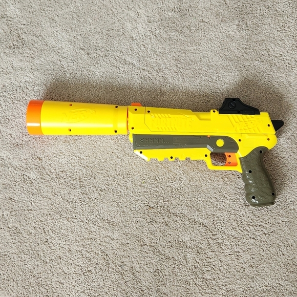 ๐ซ NERF Fortnite Blaster โ Vibrant Yellow & Orange Great for Play or Display - Picture 2 of 13